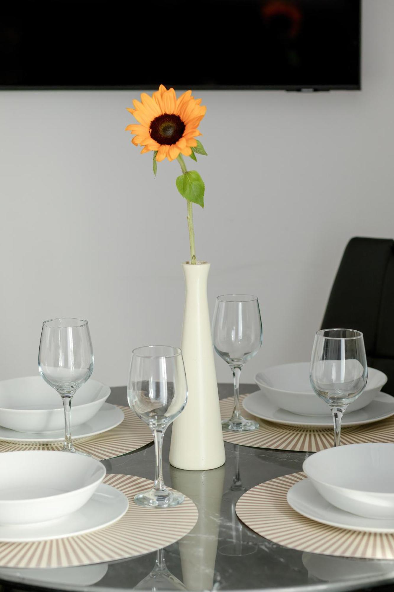 Modern With Balcony And Parking By Renters Apartment