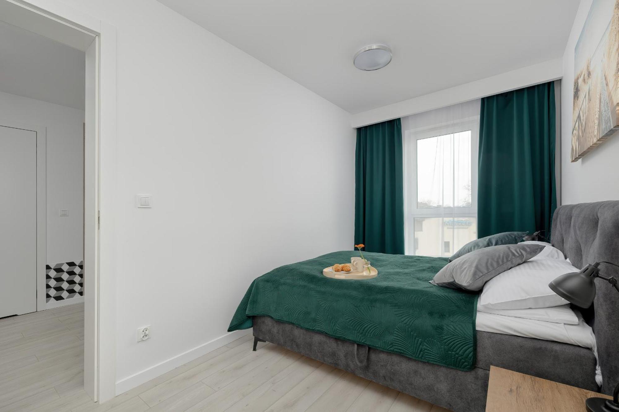 Modern With Balcony And Parking By Renters Apartment